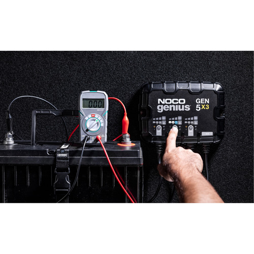 Chargeur de batterie embarqu&eacute; &agrave; 3 sorties de 15 amp&egrave;res Gen5X3 Genius Moffatt Supply & Specialties