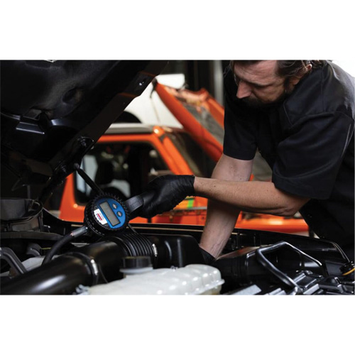 D&eacute;bitm&egrave;tre &eacute;lectronique de lubrifiant avec rallonge flexible &agrave; 90° Moffatt Supply & Specialties