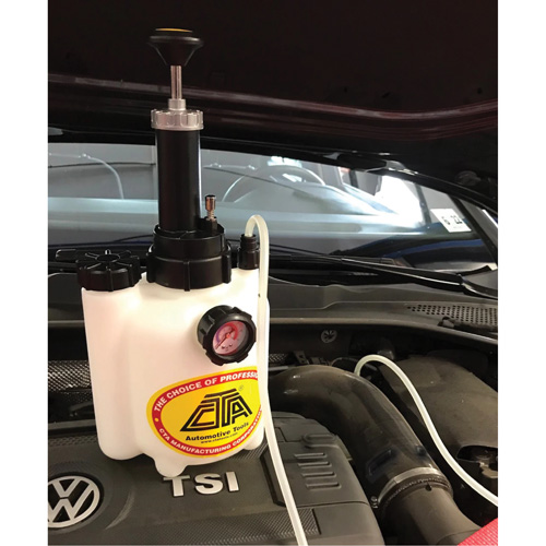 Trousse maître de purgeur de freins sous pression avec adaptateurs Moffatt Supply & Specialties