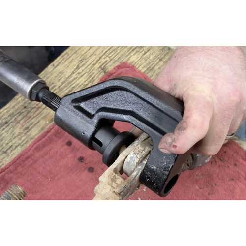 Presse-axe de chape de frein pour camions de classes 6 &agrave; 8 Moffatt Supply & Specialties