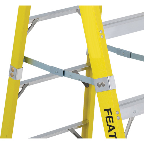 Escabeaux industriels robustes (s&eacute;rie 6400), 4', Fibre de verre, Capacit&eacute; 300 lb, Type 1A Moffatt Supply & Specialties