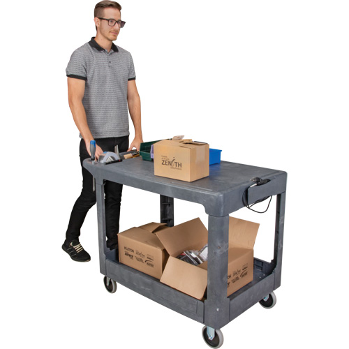 Chariot utilitaire pour l'entretien avec tablette plate, 2 tiers, 25-1/4" x 32-1/4" x 44", Capacit&eacute; 550 lb Moffatt Supply & Specialties