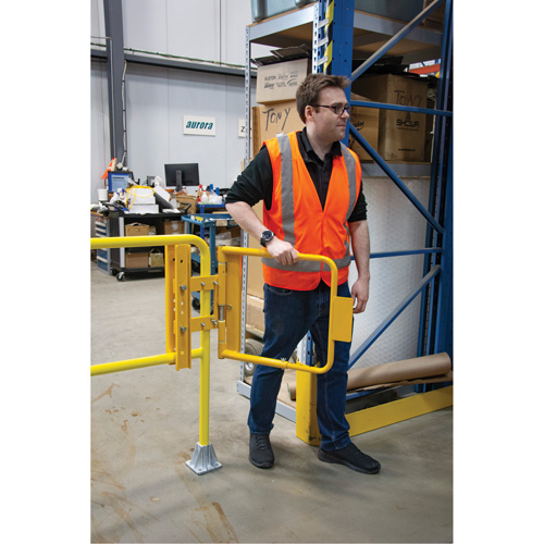 Barri&egrave;re &agrave; bascule de s&eacute;curit&eacute;, 21" h x 16" - 26" la Moffatt Supply & Specialties