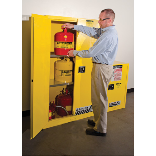 Armoires Sure-Grip EX pour produits inflammables, 45 gal., 2 Porte(s), 43" La x 65" h x 18" p Moffatt Supply & Specialties