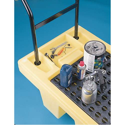 Chariots Poly-Spillcart, 66,5" lo x 29" la x 43,9" h, Cap. de d&eacute;versement 57 gal. US Moffatt Supply & Specialties