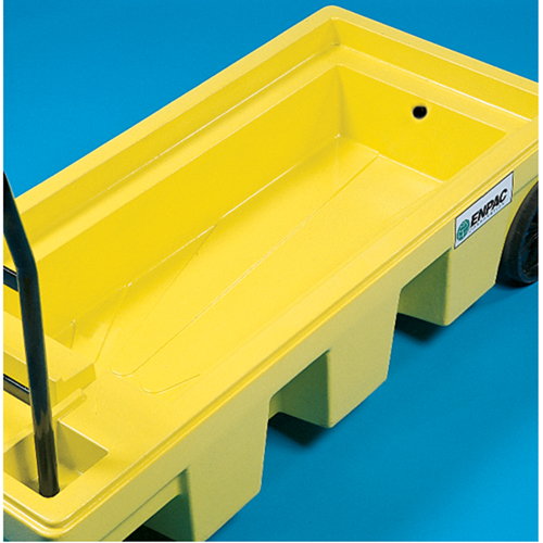 Chariots Poly-Spillcart, 66,5" lo x 29" la x 43,9" h, Cap. de d&eacute;versement 57 gal. US Moffatt Supply & Specialties