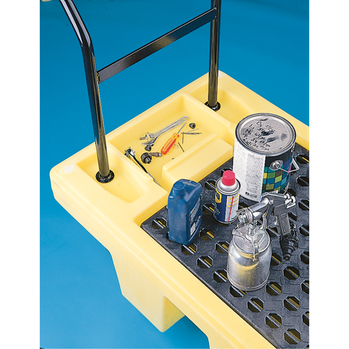 Chariots Poly-Spillcart, 66,5" lo x 29" la x 43,9" h, Cap. de d&eacute;versement 57 gal. US Moffatt Supply & Specialties