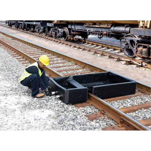 Berme Ultra-Track Berm, Capacit&eacute; 144 gal. US, 4' la x 6' lo x 12" h, Paroi en mousse Moffatt Supply & Specialties