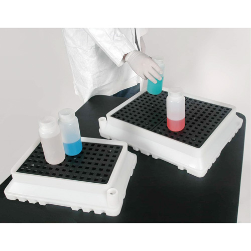 P2 Ultra-Spill Tray&reg;, 17" L x 12" W x 4" H, 1.8 US gal. Spill Capacity Moffatt Supply & Specialties