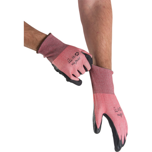 Gants &eacute;cologiques, l&eacute;gers, et r&eacute;sistants &agrave; la coupe, &agrave; haute dext&eacute;rit&eacute;, Taille 10, Calibre 18, Rev&ecirc;tement Mousse de nitrile, Enveloppe en Acier inoxydable/PEHP/rPET, ASTM ANSI niveau A4 Moffatt Supply & Specialties