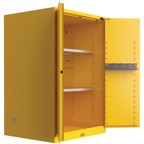 Armoire de s&eacute;curit&eacute; pour produits inflammables Utili-Guard+, 90 gal., 2 Porte(s), 43" La x 65" h x 37" p Moffatt Supply & Specialties