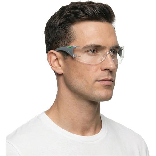 Lunettes de s&eacute;curit&eacute; gris/vert Adapt Lite, Lentille Transparent, Antibu&eacute;e/Anti-&eacute;gratignures, ANSI Z87+/R&eacute;pond ou surpasse la norme CSA Z94.3 Moffatt Supply & Specialties