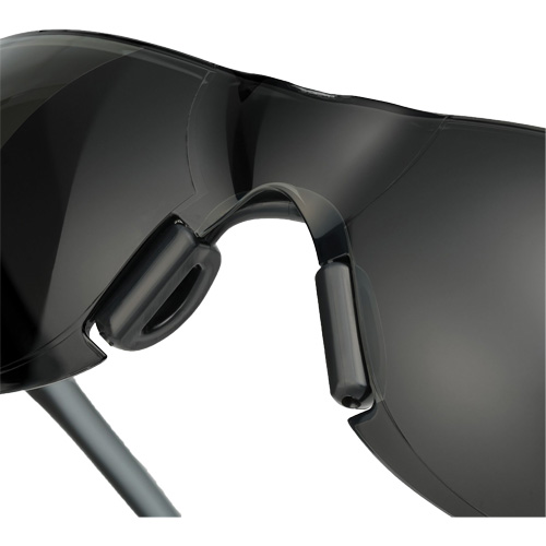 Lunettes de s&eacute;curit&eacute; Adapt Lite, Lentille Fum&eacute;e, Antibu&eacute;e/Anti-&eacute;gratignures, ANSI Z87+/R&eacute;pond ou surpasse la norme CSA Z94.3 Moffatt Supply & Specialties