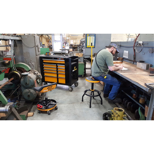 Chariot &agrave; outils &eacute;lectrique, 11 tiroirs, 42-1/2" la x 24-7/16" p x 41" h, Noir/Orange Moffatt Supply & Specialties