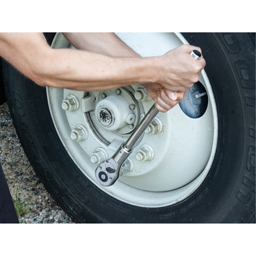 Cl&eacute; &agrave; cliquet &agrave; t&ecirc;te en larme &agrave; d&eacute;clenchement rapide &agrave; 24 dents, Prise de 3/4", Poign&eacute;e Ordinaire Moffatt Supply & Specialties