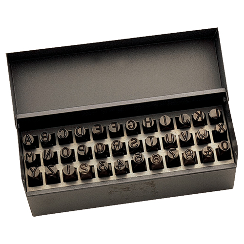 Jeu de lettres et num&eacute;ros pour estampage &agrave; la main, 36 morceaux Moffatt Supply & Specialties