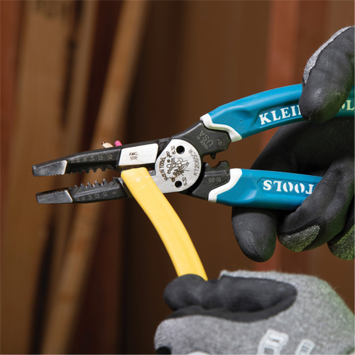 Outil polyvalent Klein-Kurve pour d&eacute;nuder, couper et sertir les fils, 8-1/4" lo, 8 - 20 AWG Moffatt Supply & Specialties
