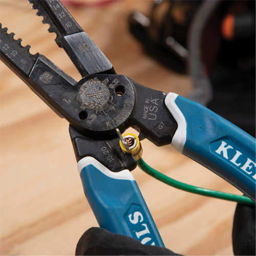 Outil polyvalent Klein-Kurve pour d&eacute;nuder, couper et sertir les fils, 8-1/4" lo, 8 - 20 AWG Moffatt Supply & Specialties