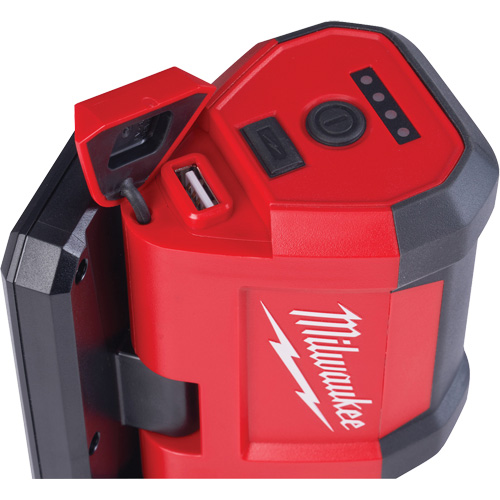 Projecteur &agrave; faisceau large pour entretien et r&eacute;paration avec chargeur USB M12 Rover, DEL, 700 lumens Moffatt Supply & Specialties