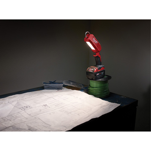 B&acirc;ton lumineux M18, Crochet, Rechargeable, 300 lumens Moffatt Supply & Specialties