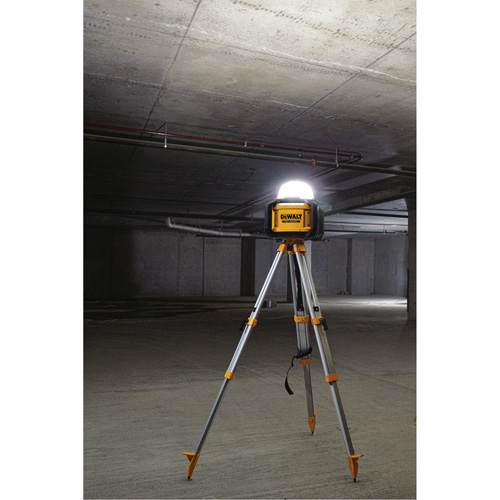 Baladeuse polyvalent sans fil Tool Connect 20V Max, DEL, 5000 lumens, Boîtier en Plastique Moffatt Supply & Specialties