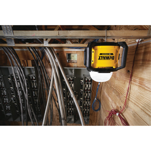 Baladeuse polyvalent sans fil Tool Connect 20V Max, DEL, 5000 lumens, Boîtier en Plastique Moffatt Supply & Specialties