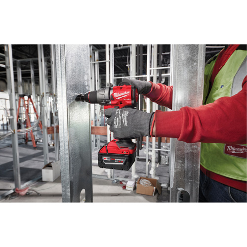 Ensemble perceuse/visseuse M18 FUEL, Lithium-ion, 18 V, Mandrin 1/2", Couple 1400 lp-po Moffatt Supply & Specialties