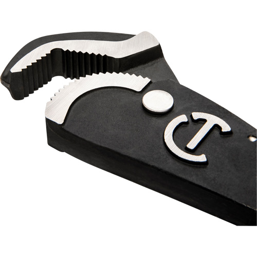 Cl&eacute; bimat&eacute;riau auto-ajustable pour tuyau, Cap des m&acirc;choires 1-1/2", Longueur 12", Fini Oxyde noir, Prise Coussin&eacute;e Moffatt Supply & Specialties