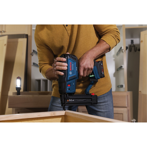 Brushless 18-Gauge Brad Nailer Kit with Standard Power Battery, 18 V, Lithium-Ion Moffatt Supply & Specialties