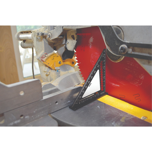 &eacute;querre de finition grav&eacute;e au laser Johnny Square&reg; de 4,5 po Moffatt Supply & Specialties