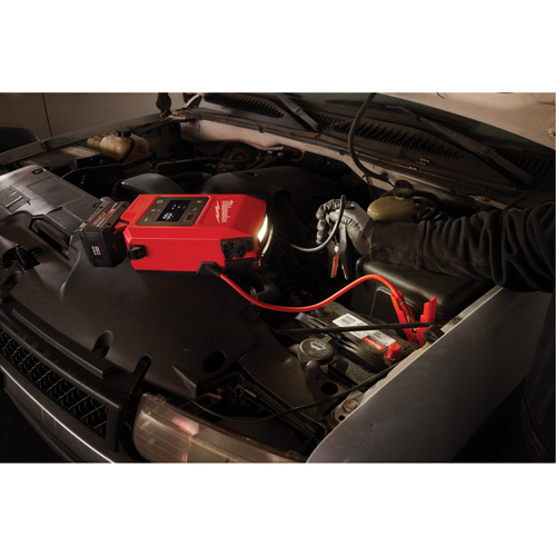 D&eacute;marreur portatif pour batterie de v&eacute;hicule M18 HOTSHOT 18 V Moffatt Supply & Specialties