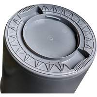 Contenant gris Titan pour d&eacute;chets, Plastique, 20 gal. US Moffatt Supply & Specialties