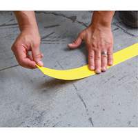 Marqueur robuste pour le sol Tough-Mark, Rectangle, 48" lo x 2" la, Jaune, Poly&eacute;thyl&egrave;ne Moffatt Supply & Specialties