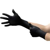 Gants Onyx, Petit, Nitrile, 3,5 mils, Sans poudre, Noir Moffatt Supply & Specialties