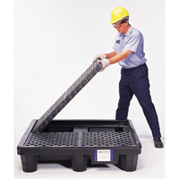Ultra-Spill Pallet mod&egrave;le &eacute;conomique, 4 barils, Capacit&eacute; de d&eacute;versement 66 gal. US, 53" x 53" x 11,8" Moffatt Supply & Specialties