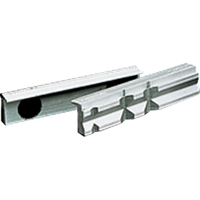 Accessoires pour &eacute;taux - Prot&egrave;ge-m&acirc;choires Magnefix &agrave; surface prismatique Moffatt Supply & Specialties