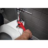 Cl&eacute; &agrave; tuyau hexagonale coud&eacute;e en acier, Cap des m&acirc;choires 2-5/8", Longueur 10-1/2", Fini Rev&ecirc;tement en poudre, Prise Ergonomique Moffatt Supply & Specialties