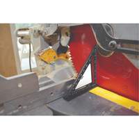&eacute;querre de finition grav&eacute;e au laser Johnny Square&reg; de 4,5 po Moffatt Supply & Specialties