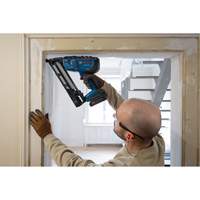 Cloueur de finition inclin&eacute; sans balais de calibre 15 (outil seulement), 18 V, Lithium-ion Moffatt Supply & Specialties